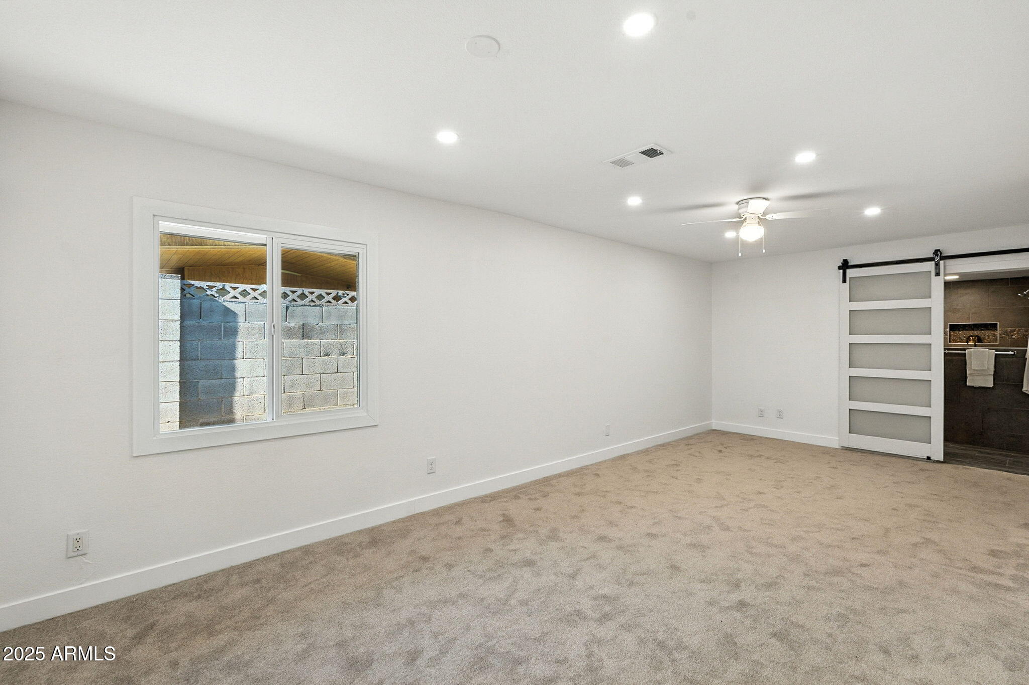 7637 North 7th Avenue Phoenix, AZ 85021 - Photo 26 of 57 an empty room with a window