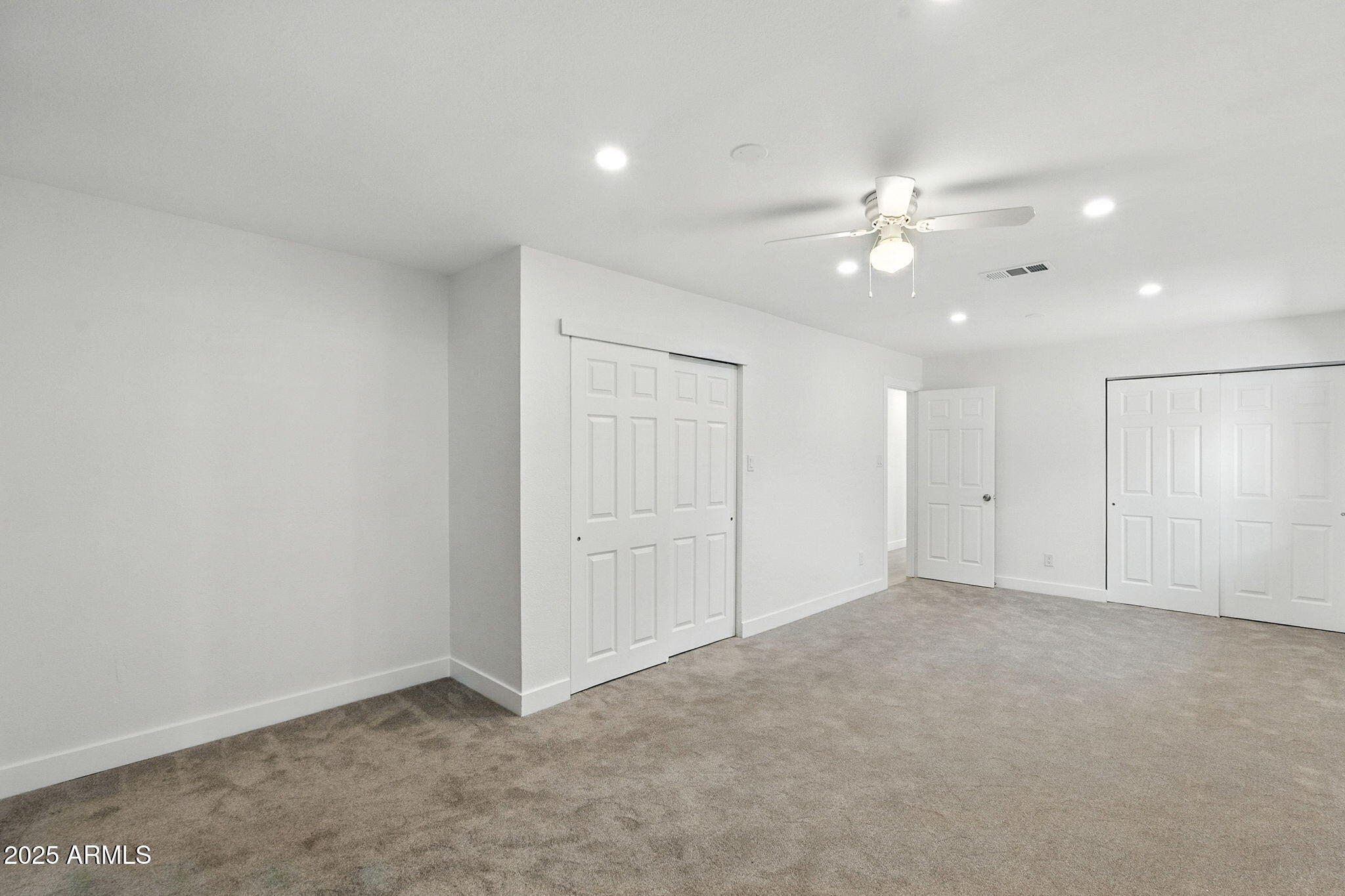 7637 North 7th Avenue Phoenix, AZ 85021 - Photo 27 of 57 an empty room with a ceiling fan and a fan