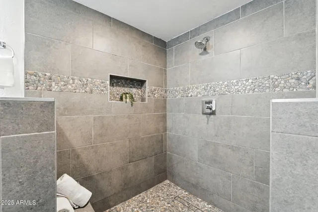 an empty room with a fan & a ceiling fan