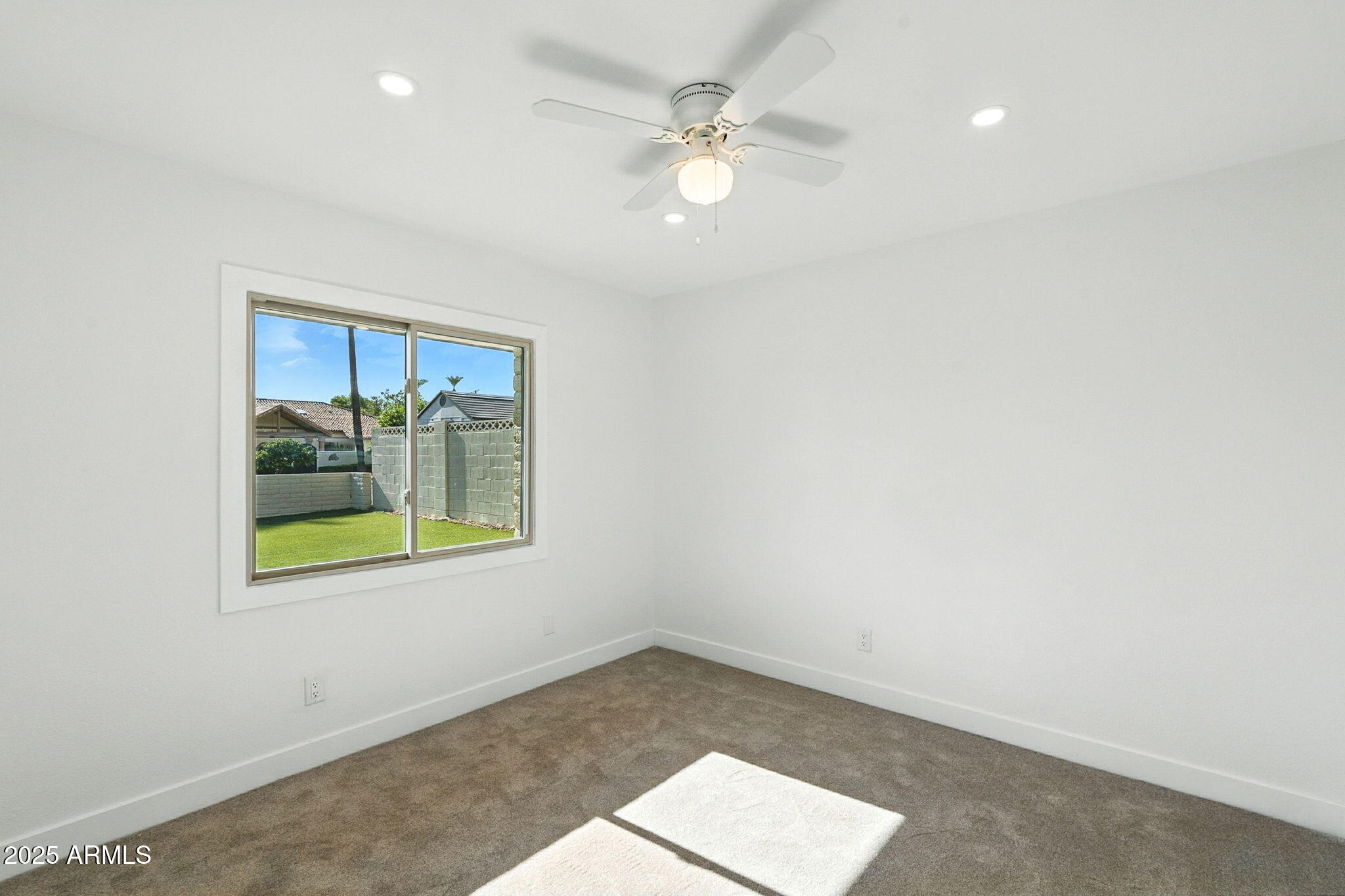7637 North 7th Avenue Phoenix, AZ 85021 - Photo 34 of 57 an empty room with a window