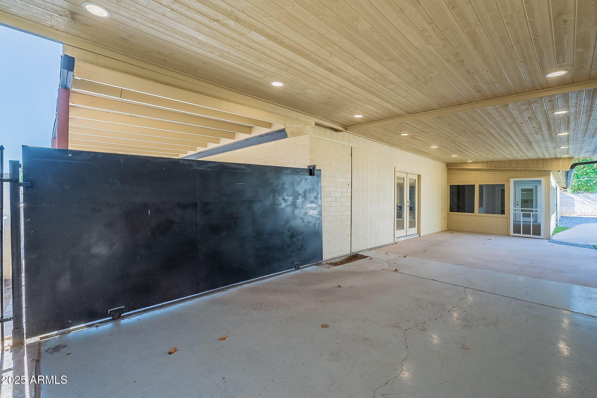 7637 North 7th Avenue Phoenix, AZ 85021 - Photo 46 of 57 a view of a house with a outdoor space