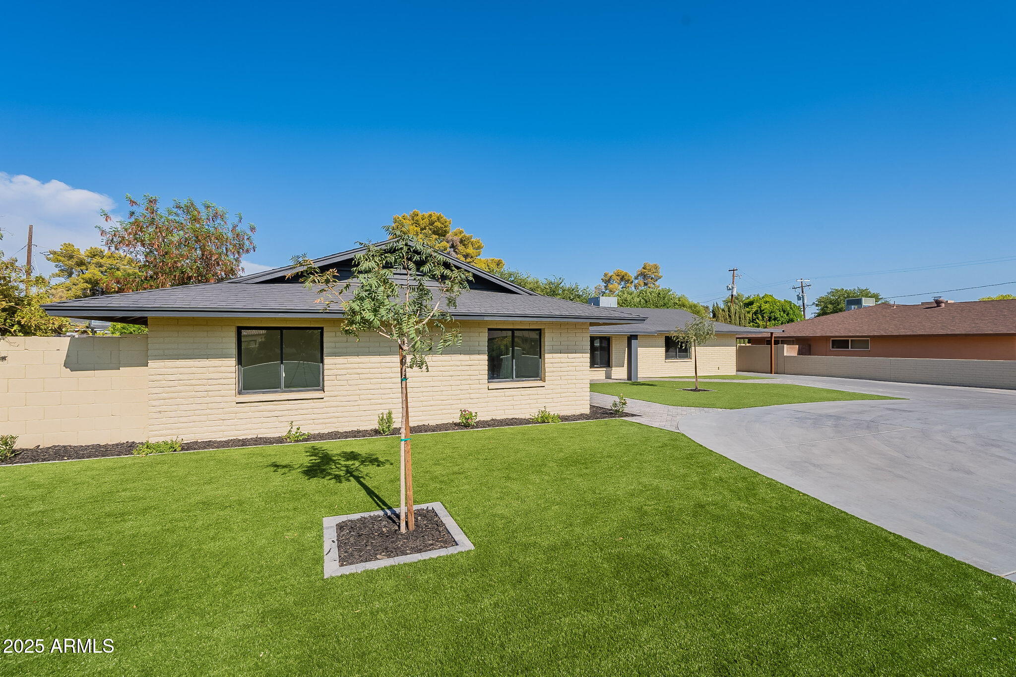 7637 North 7th Avenue Phoenix, AZ 85021 - Photo 5 of 57 a front view of a house with a garden and yard