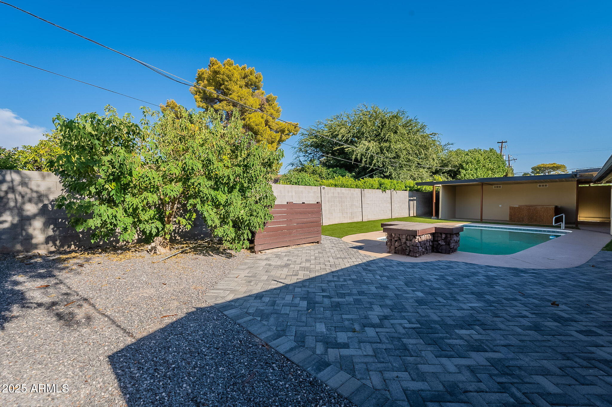 7637 North 7th Avenue Phoenix, AZ 85021 - Photo 52 of 57 a view of a backyard with plants and a tree