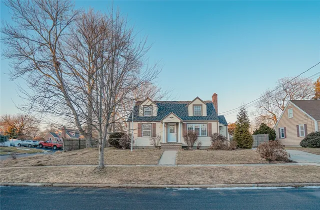 $480,000 | 101 Omaha Boulevard, Warwick, RI 02889