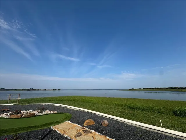 $675,000 | 237 Lakeshore Terrace, Windom, TX 75492