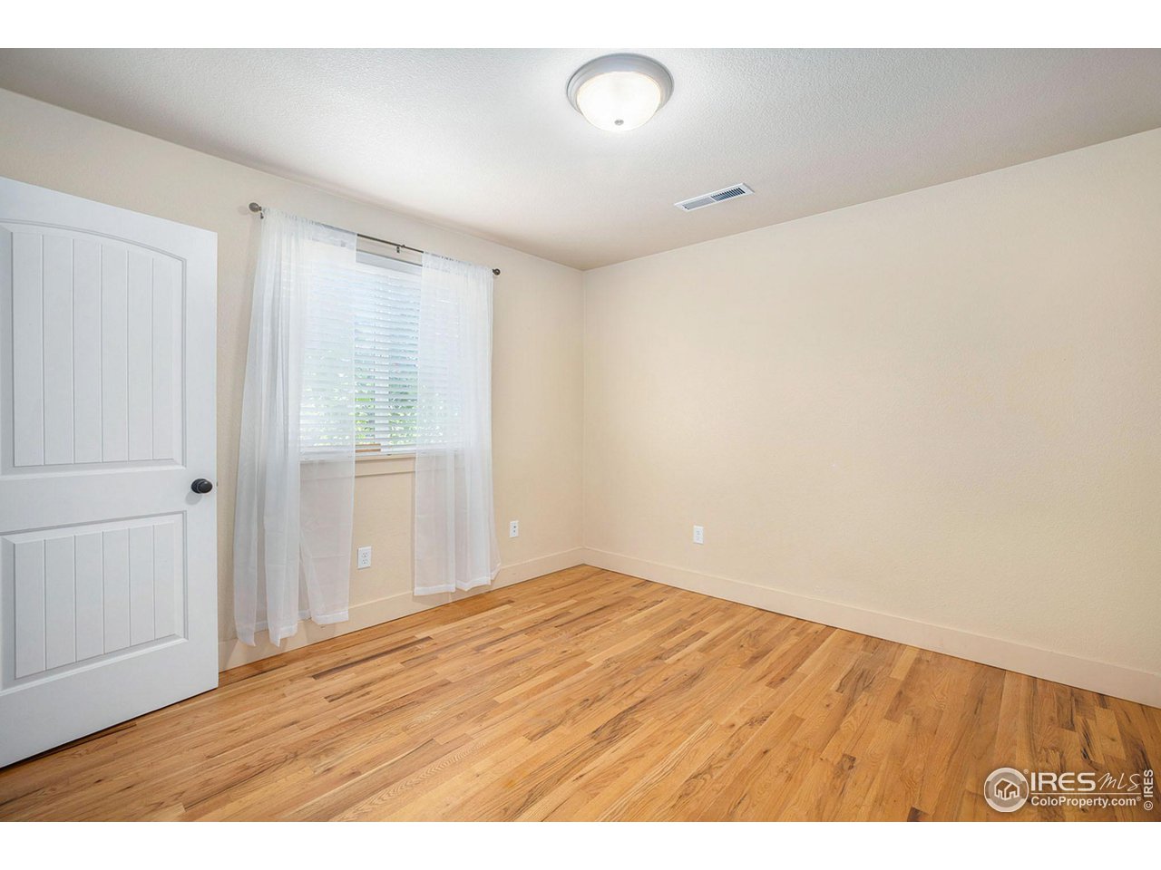 1001 23rd Street Road Greeley, CO 80631 - Photo 23 of 40 Cheery and bright, plenty of natural light!