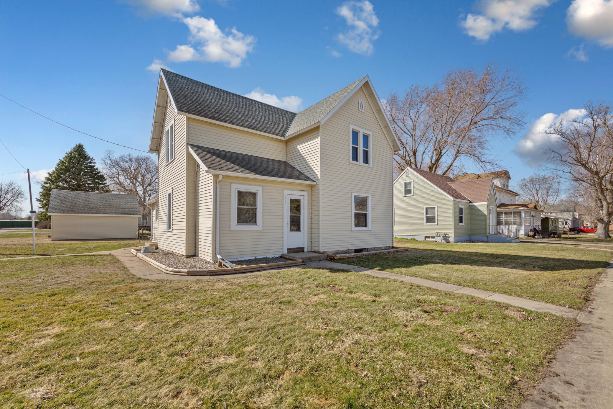 209 Division Street South Morristown, MN 55052 - Photo 2 of 32