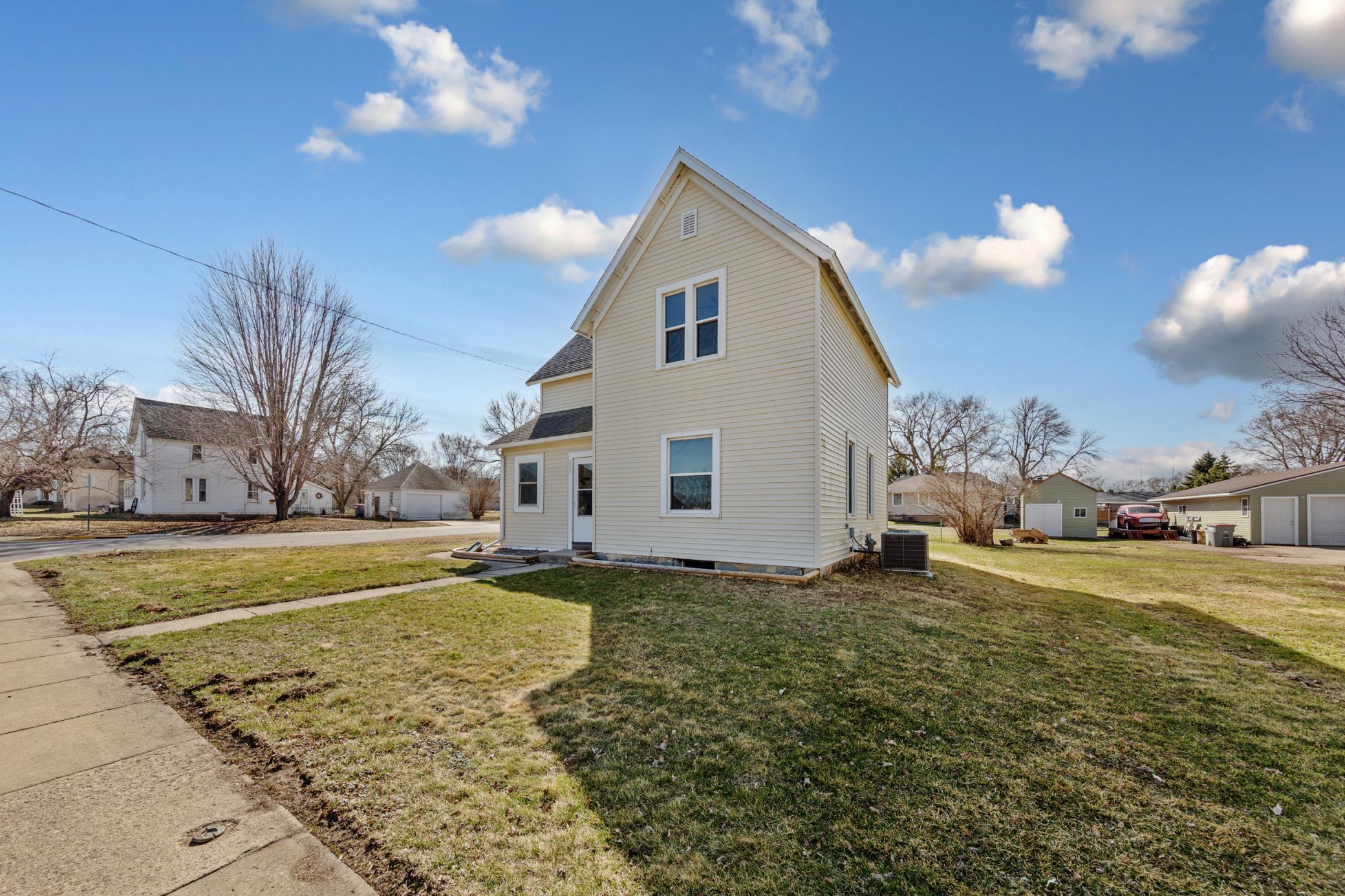 209 Division Street South Morristown, MN 55052 - Photo 4 of 32