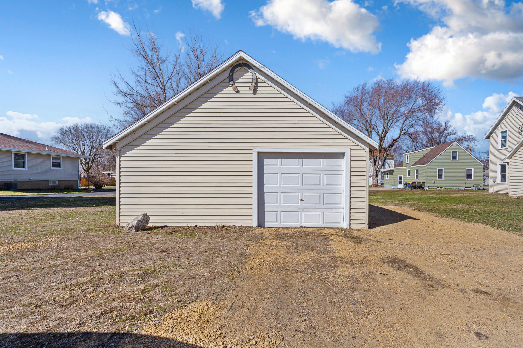 209 Division Street South Morristown, MN 55052 - Photo 10 of 32