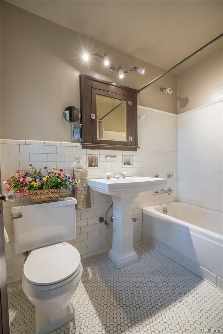 11306 Chicago Road Warren, MI 48093 - Photo 31 of 45 Chicago-30.jpg