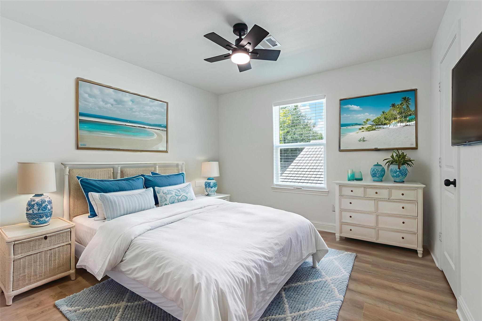 4213 Houx Street Bacliff, TX 77518 - Photo 20 of 37 a bedroom with a bed and a window