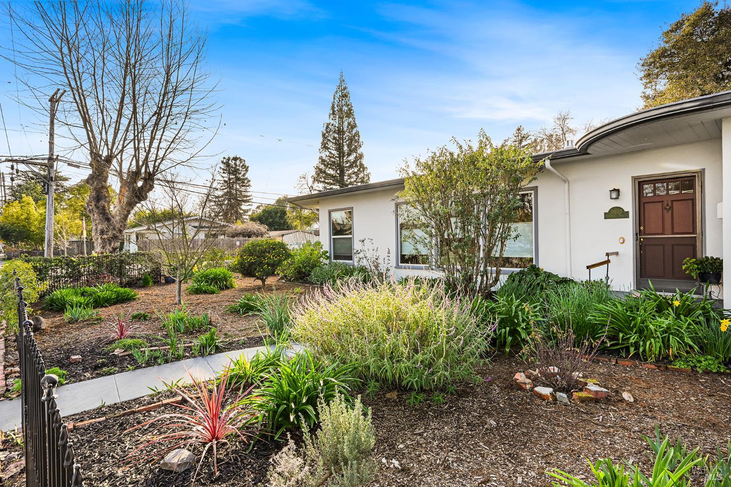 2003 Humboldt Street Santa Rosa, CA 95404 - Photo 3 of 52