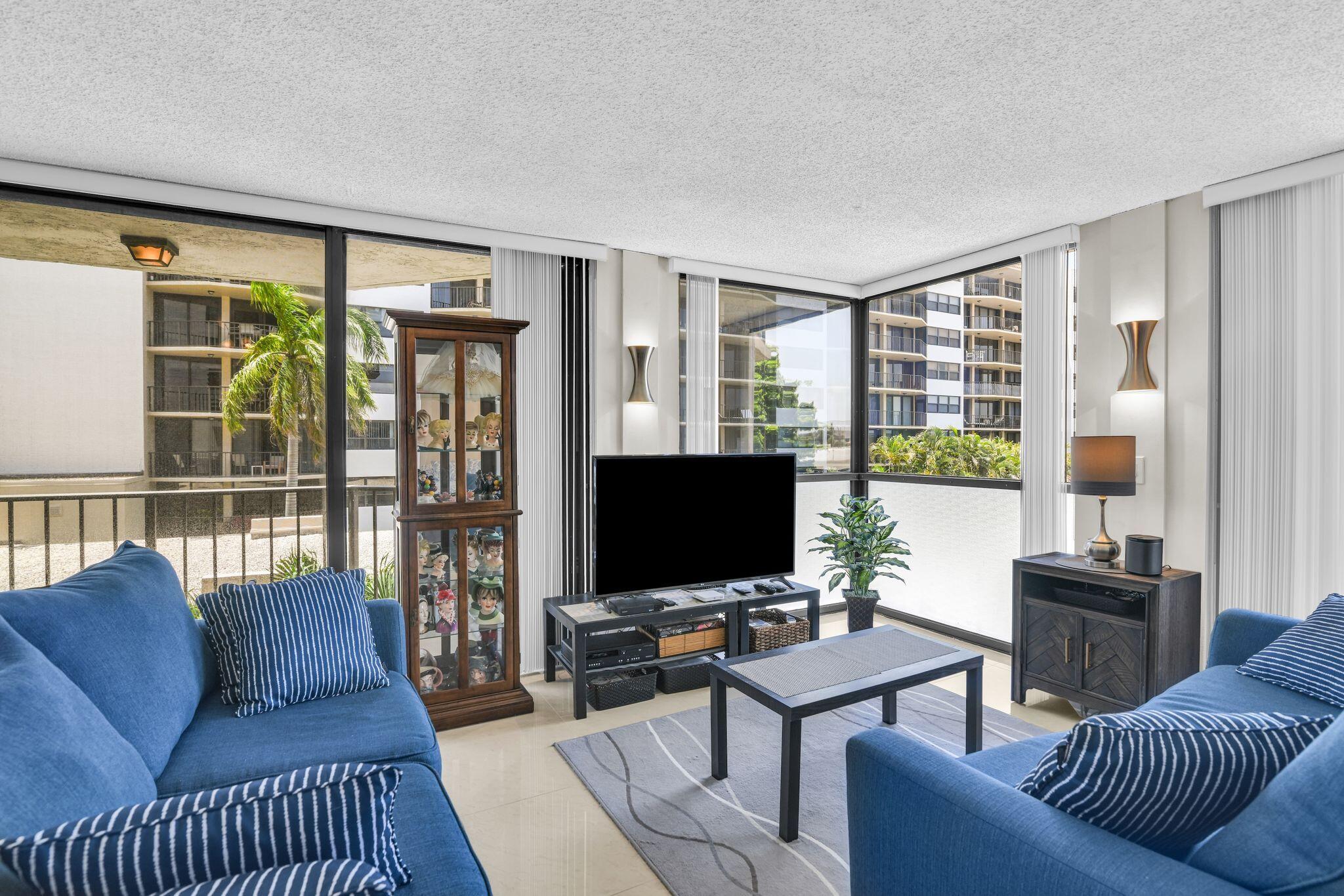 899 Jeffery Street, Unit 3010 Boca Raton, FL 33487 - Photo 5 of 99 899 Jeffery St 301 Livingroom 7