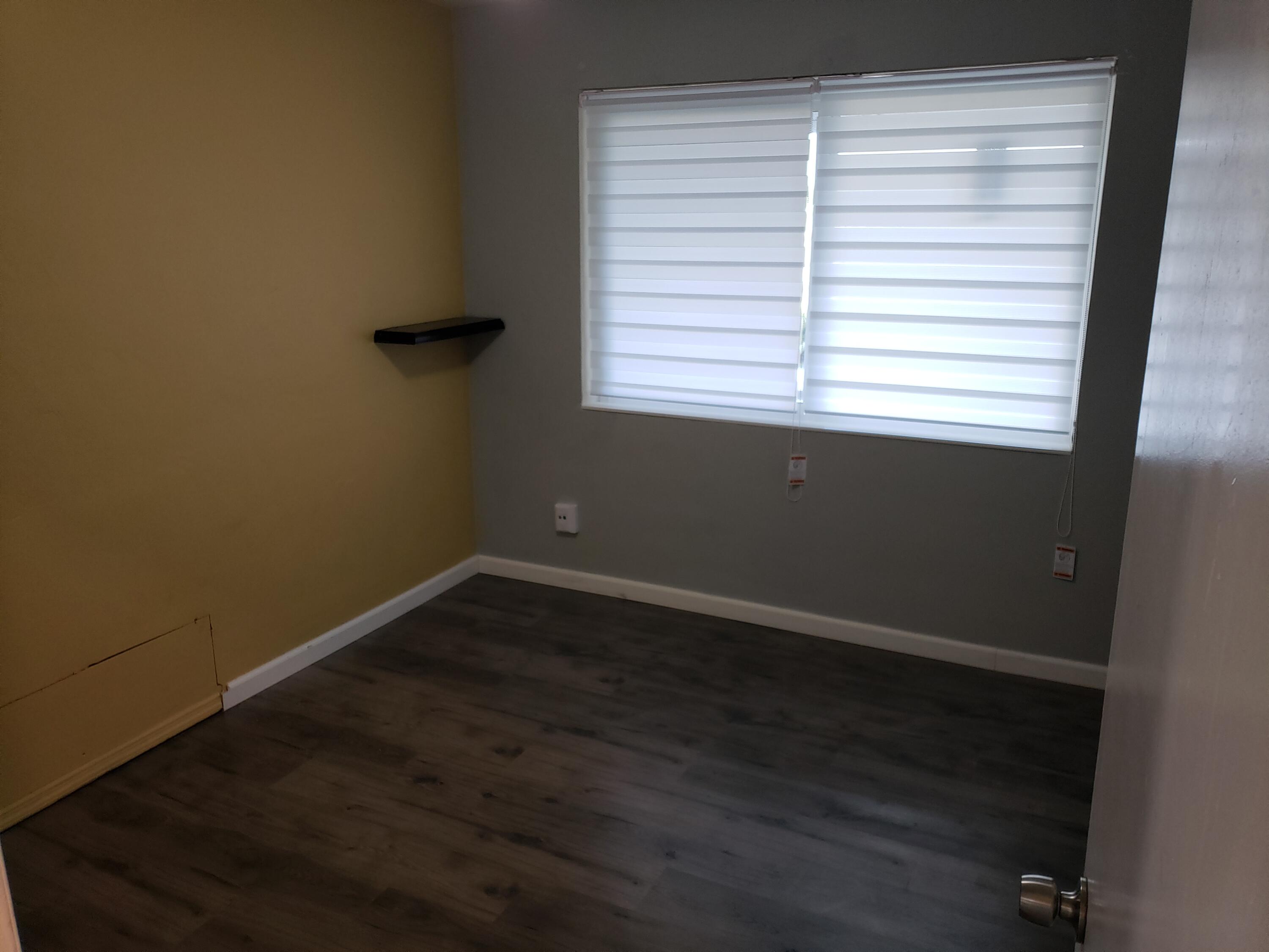 342 Hemlock Road West Palm Beach, FL 33409 - Photo 11 of 28 20231027_171333