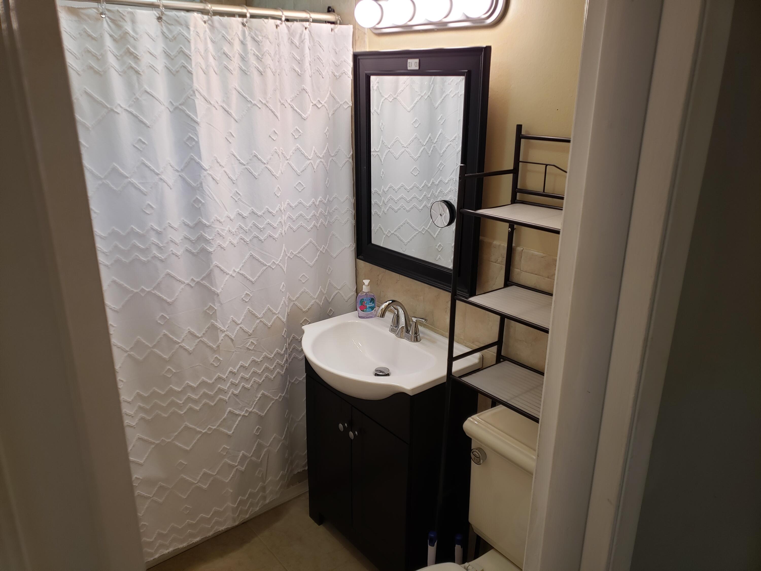 342 Hemlock Road West Palm Beach, FL 33409 - Photo 13 of 28 20231027_171420