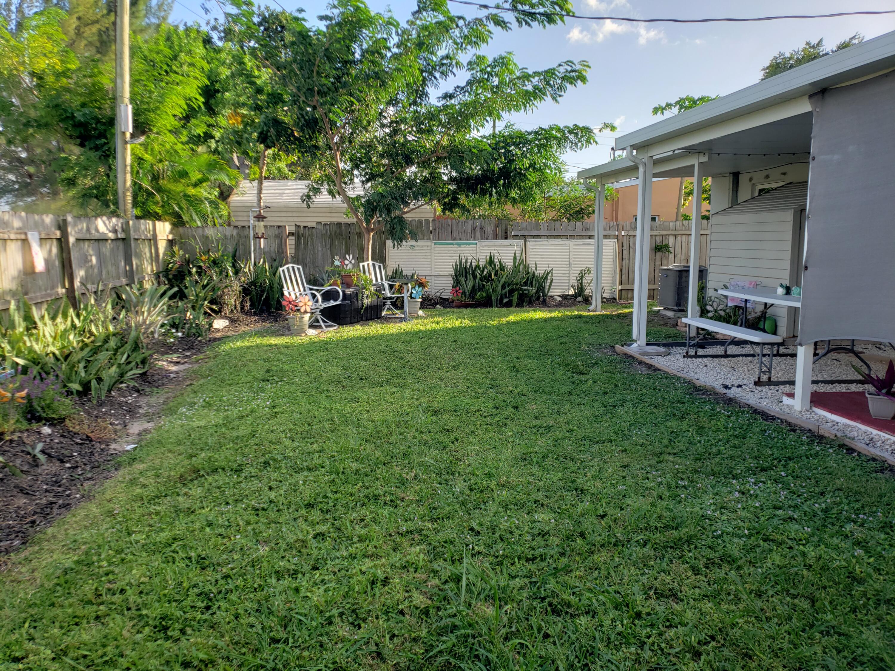 342 Hemlock Road West Palm Beach, FL 33409 - Photo 26 of 28 20231027_171952
