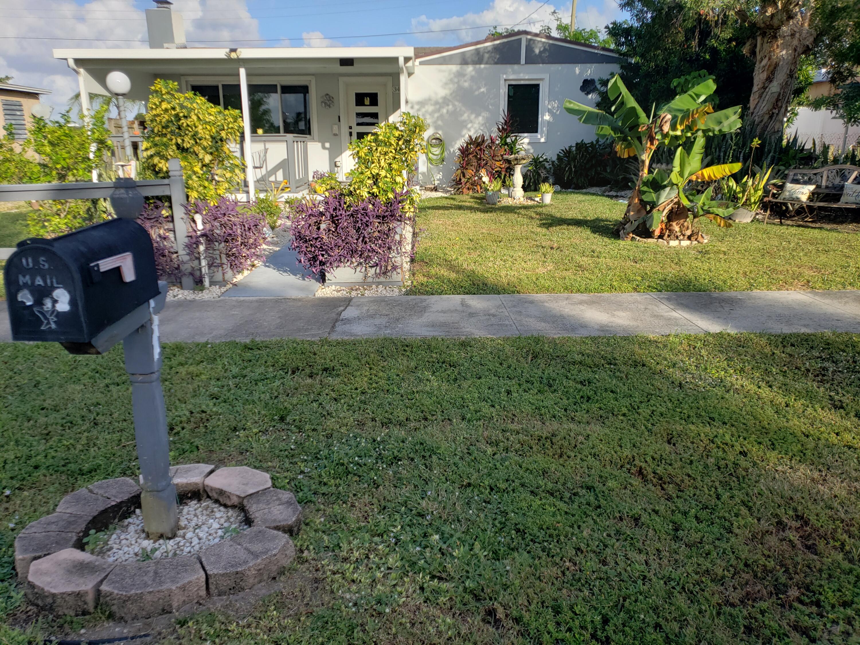 342 Hemlock Road West Palm Beach, FL 33409 - Photo 3 of 28 20231027_170850
