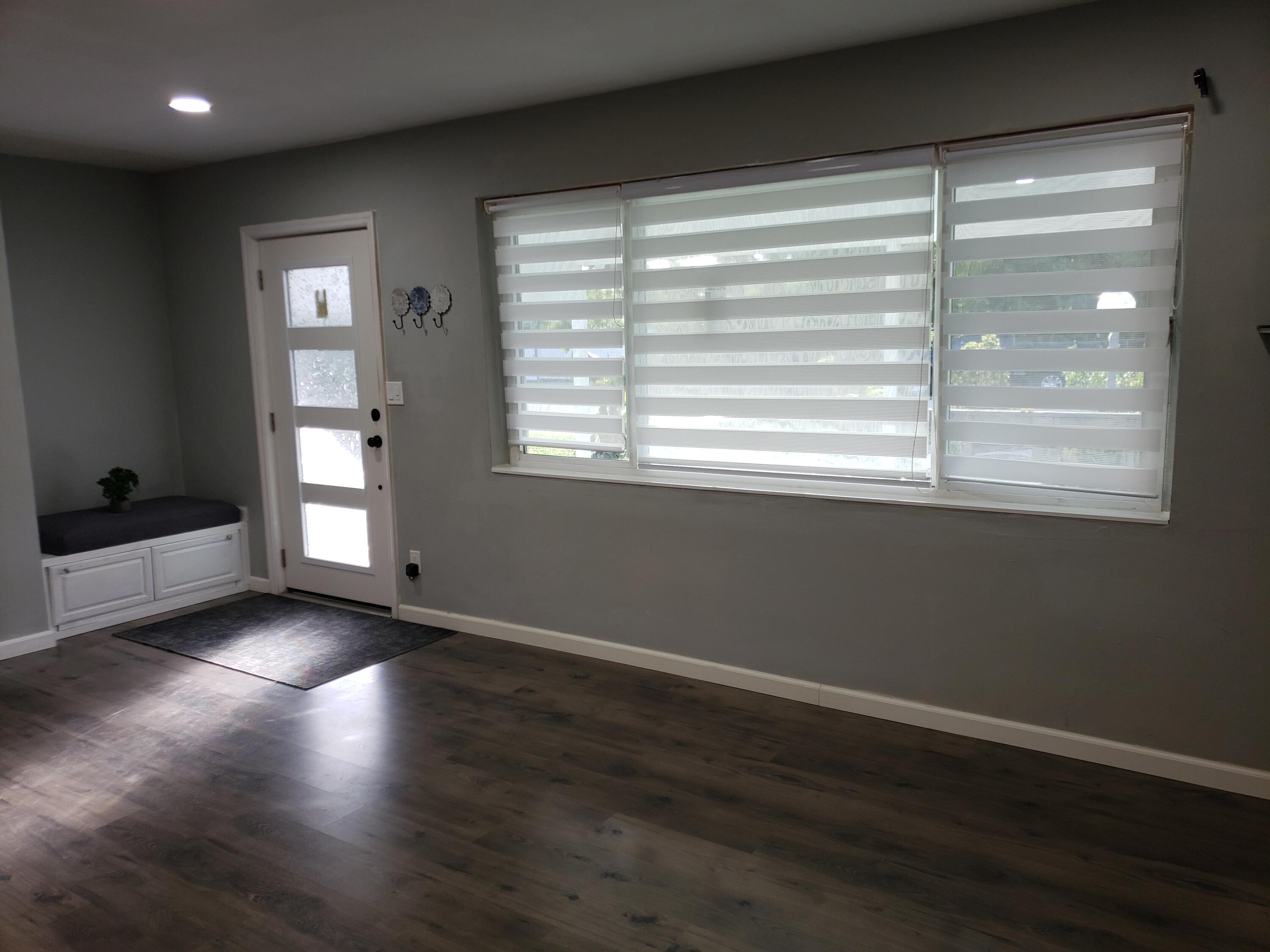 342 Hemlock Road West Palm Beach, FL 33409 - Photo 4 of 28 20231027_171258