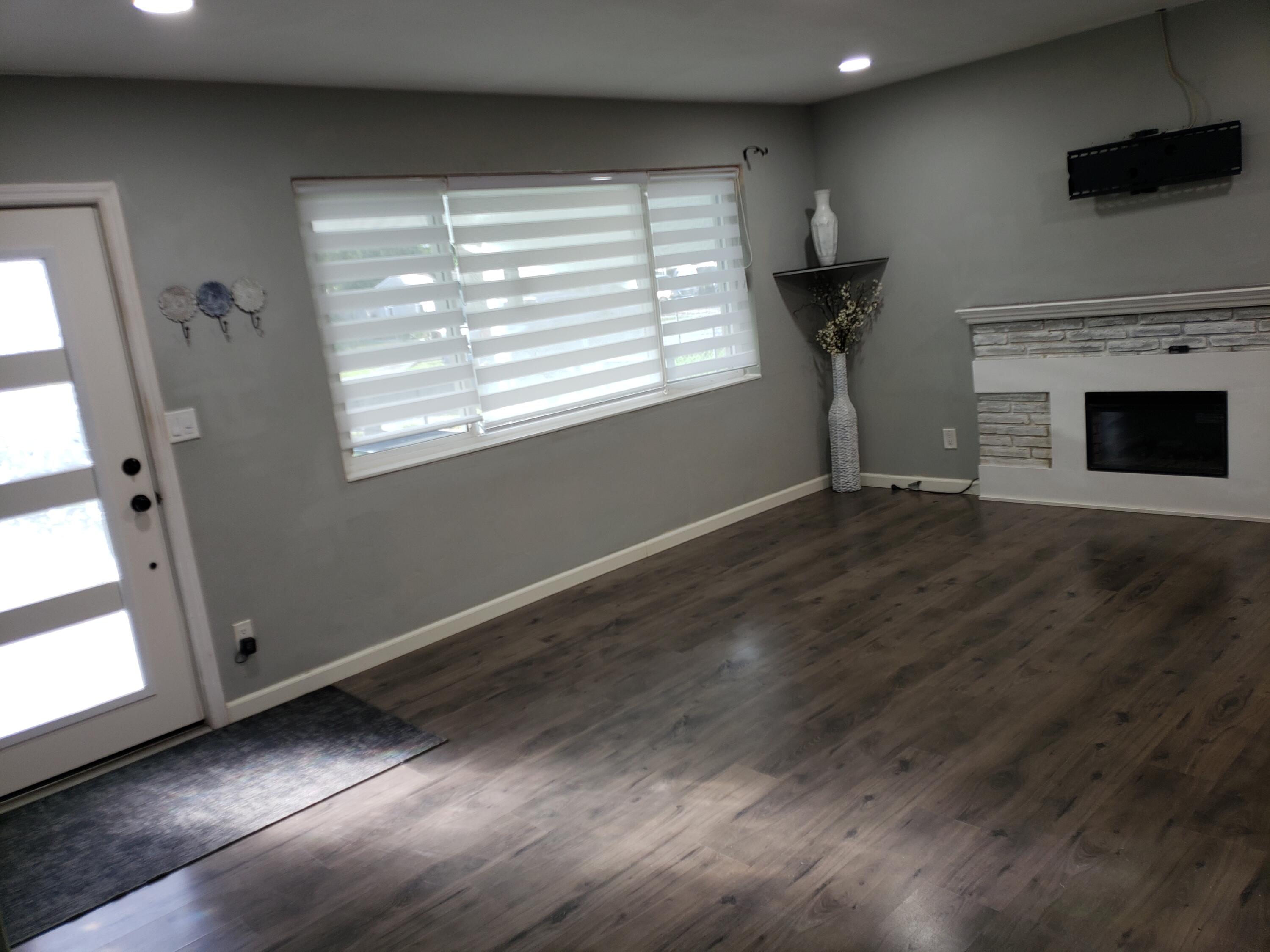 342 Hemlock Road West Palm Beach, FL 33409 - Photo 5 of 28 20231027_171319