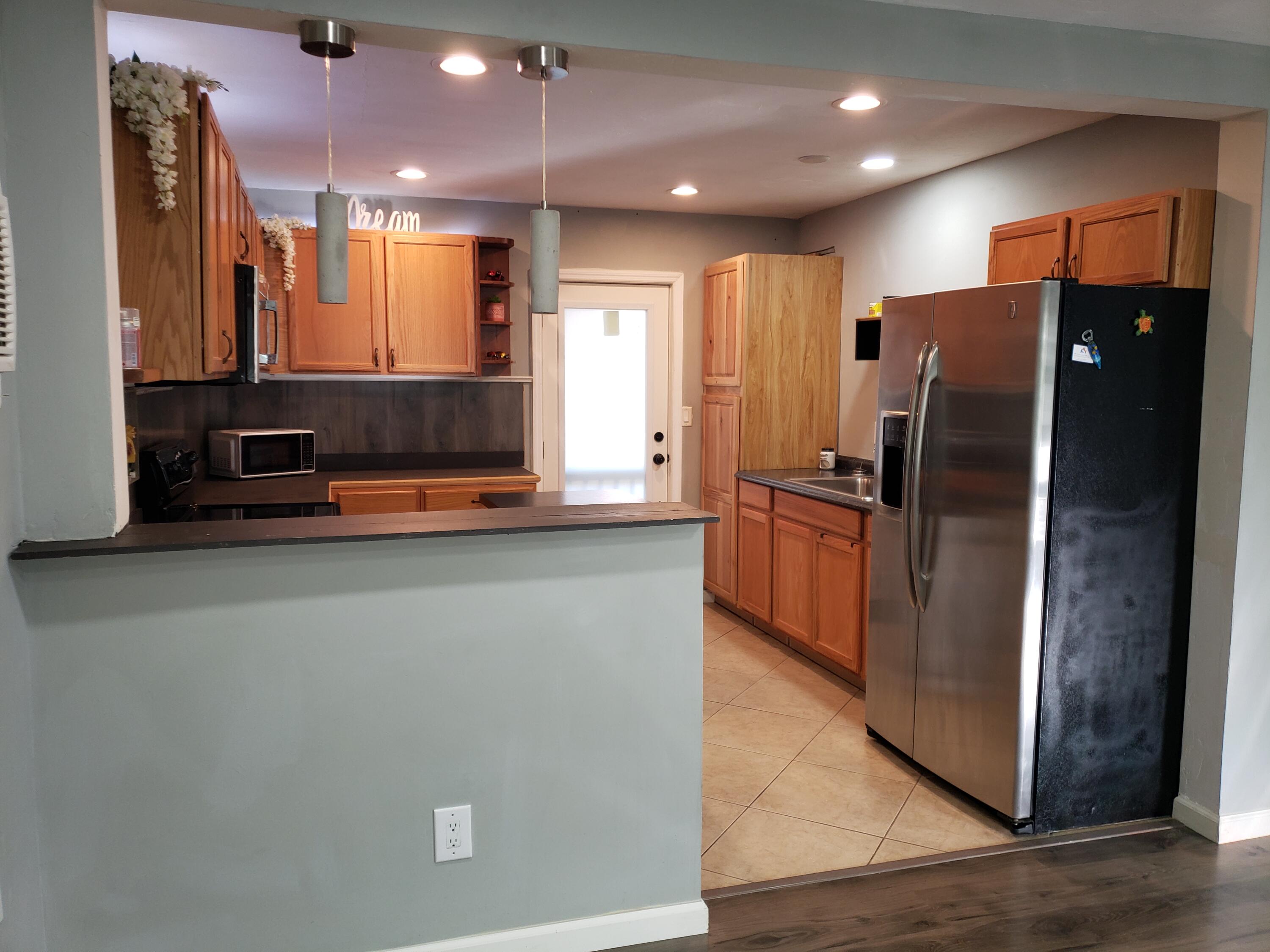 342 Hemlock Road West Palm Beach, FL 33409 - Photo 7 of 28 20231027_171237