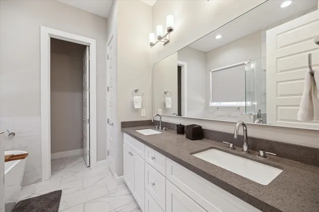 $2,550 | 9414 Campbell Road, Unit F, Houston, TX 77080