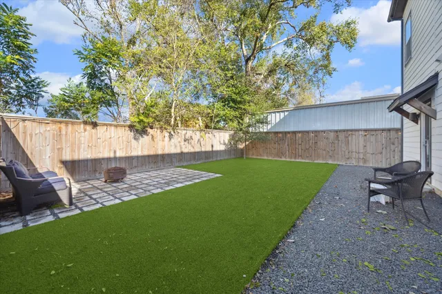 $2,550 | 9414 Campbell Road, Unit F, Houston, TX 77080