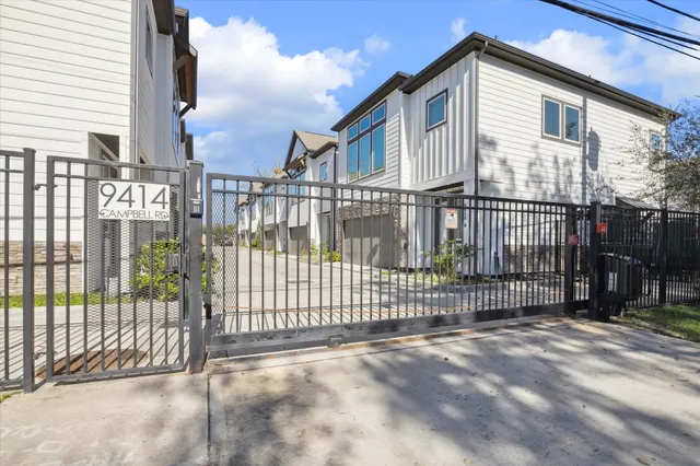 $2,550 | 9414 Campbell Road, Unit F, Houston, TX 77080