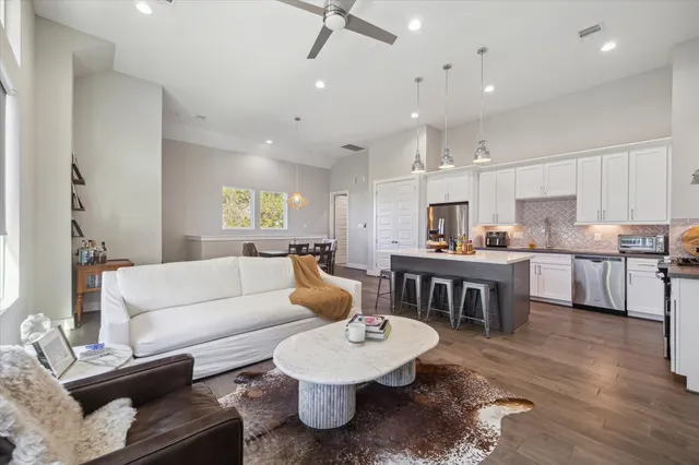 $2,550 | 9414 Campbell Road, Unit F, Houston, TX 77080