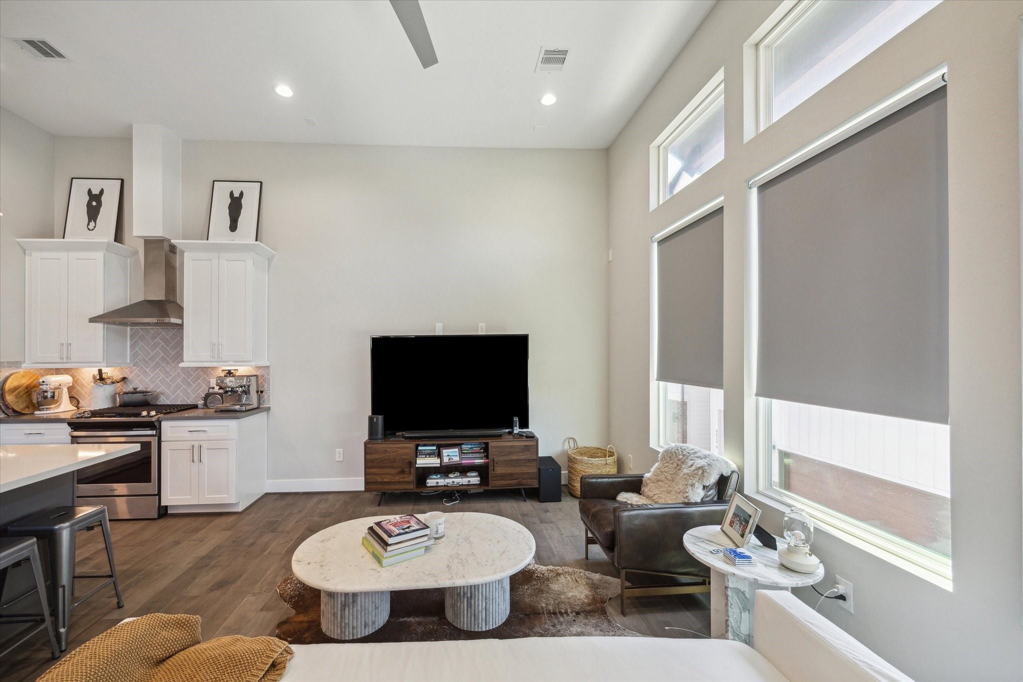 9414 Campbell Road, Unit F Houston, TX 77080 - Photo 5 of 26 a living room with furniture and a flat screen tv