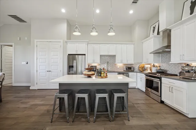 $2,550 | 9414 Campbell Road, Unit F, Houston, TX 77080