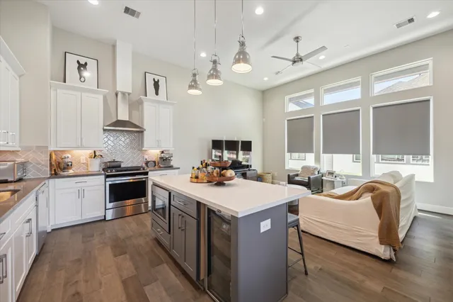 $2,550 | 9414 Campbell Road, Unit F, Houston, TX 77080