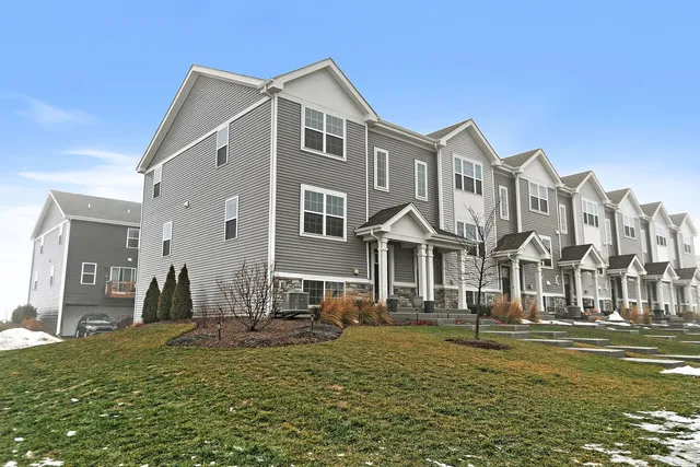 $334,900 | 1103 Briar Gln Court, Unit 1103, Hampshire, IL 60140
