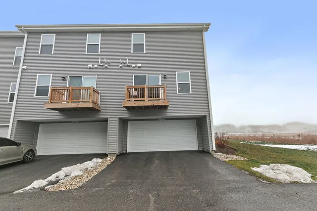 $334,900 | 1103 Briar Gln Court, Unit 1103, Hampshire, IL 60140