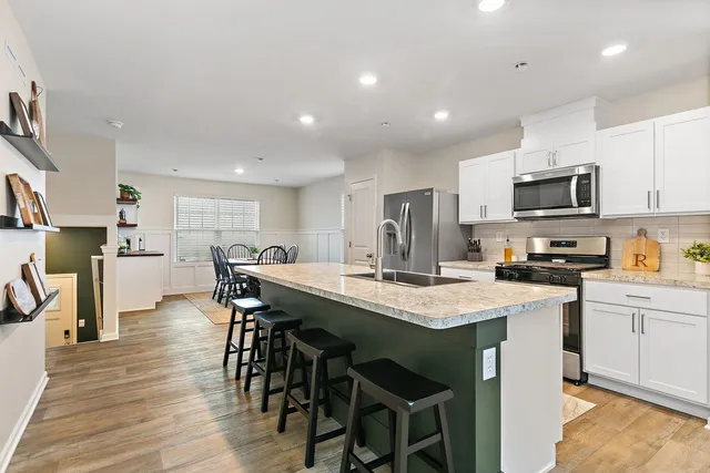 $334,900 | 1103 Briar Gln Court, Unit 1103, Hampshire, IL 60140