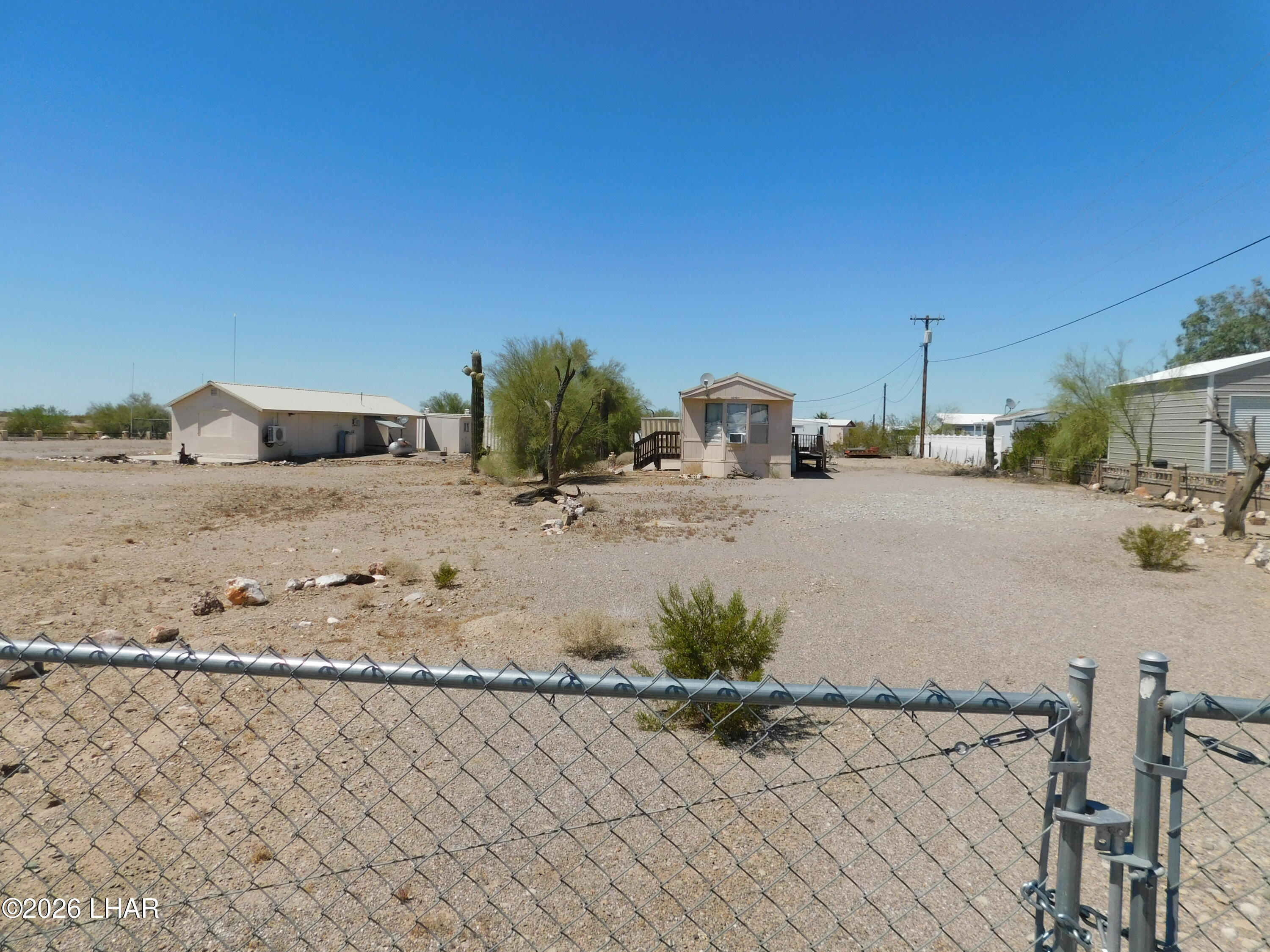 1040 West Pyramid Street Quartzsite, AZ 85346 - Photo 4 of 41 Site built home and Manufactured home on 1 acre.
