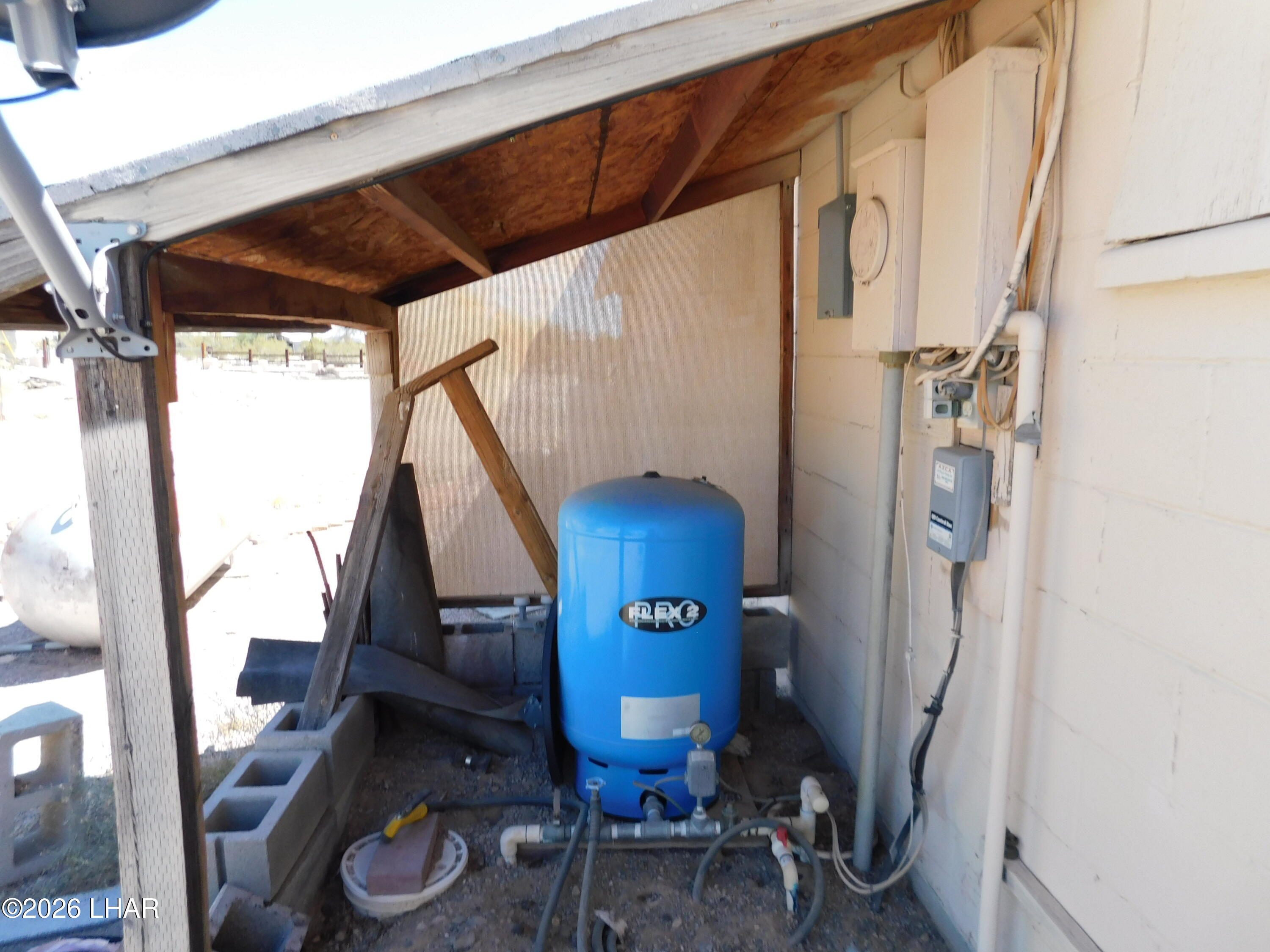 1040 West Pyramid Street Quartzsite, AZ 85346 - Photo 41 of 41 Well & City water serves the property.