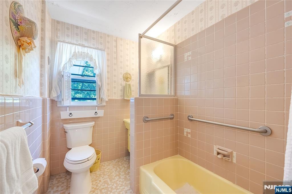 156 Cedar Avenue Hackensack, NJ 07601 - Photo 21 of 29