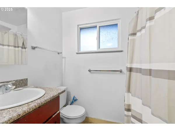 $489,000 | 15544 Northeast Couch Street, Portland, OR 97230