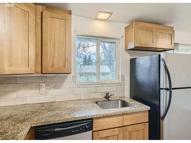 $499,900 | 15544 Northeast Couch Street, Portland, OR 97230