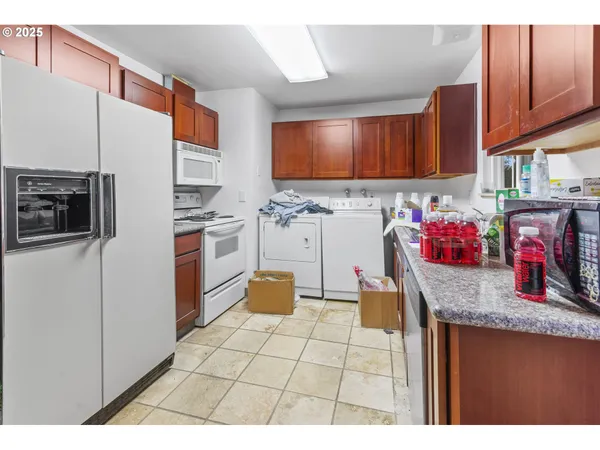 $489,000 | 15544 Northeast Couch Street, Portland, OR 97230