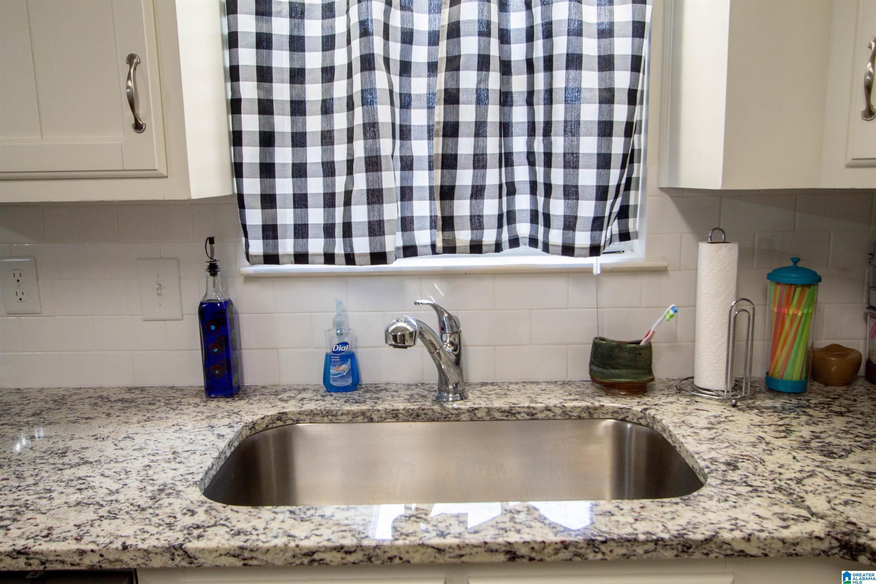 1822 Oakleaf Lane Birmingham, AL 35215 - Photo 9 of 28