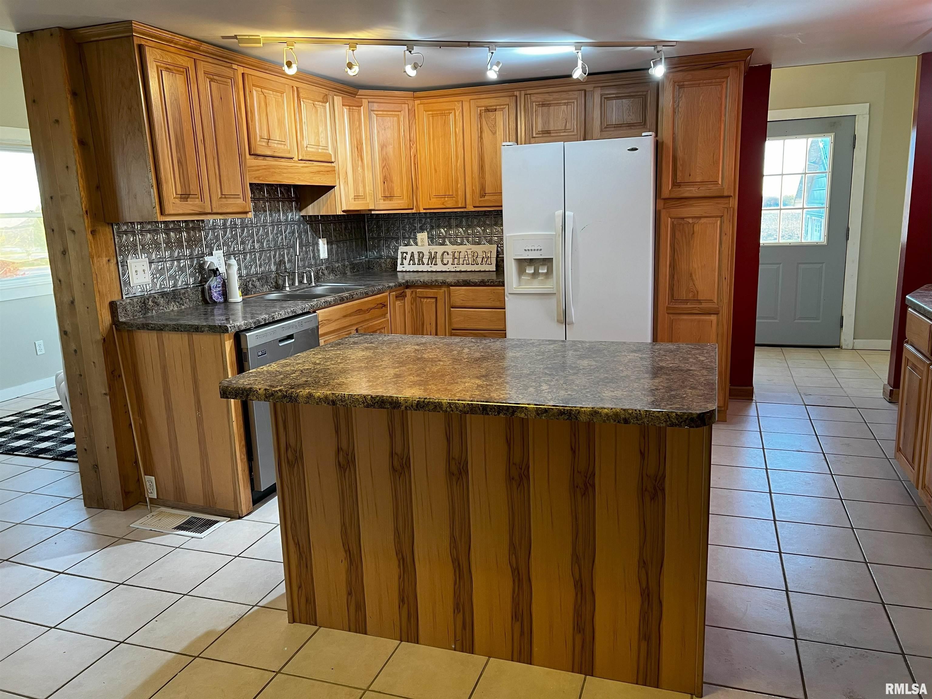 3540 Payson Road Quincy, IL 62305 - Photo 6 of 25 Gallery Image 6