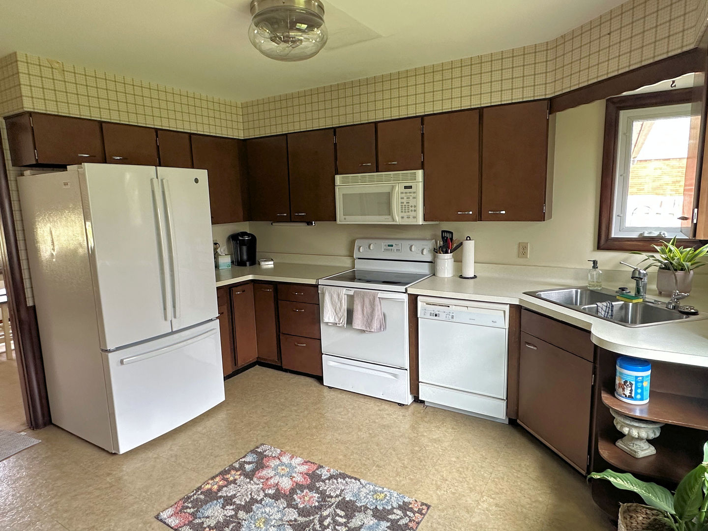 1401 Crest Lane Rochelle, IL 61068 - Photo 3 of 10 a kitchen with a refrigerator sink and cabinets