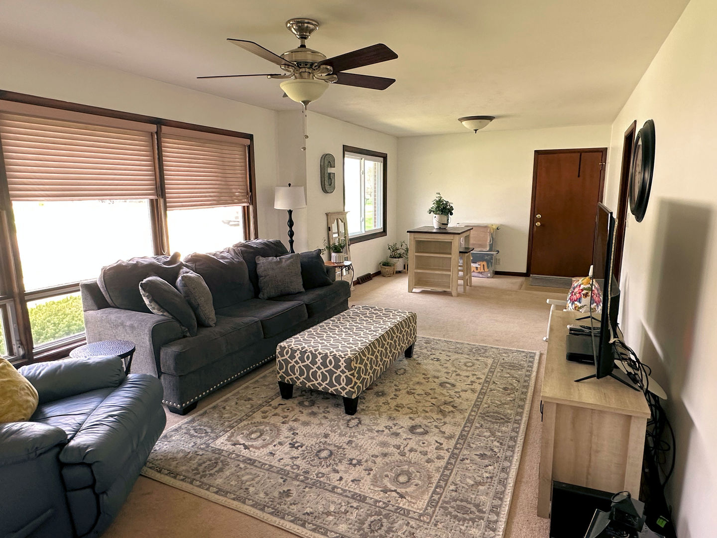 1401 Crest Lane Rochelle, IL 61068 - Photo 4 of 10 a living room with furniture ceiling fan and a window