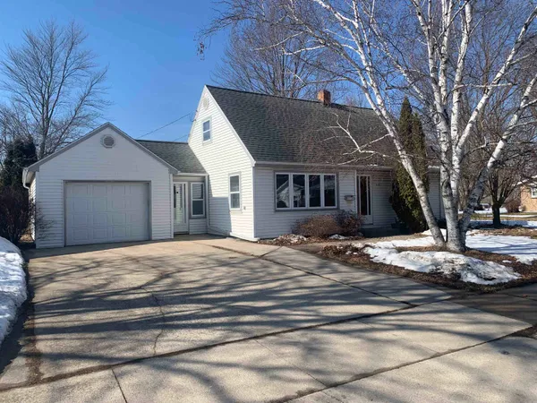 $199,900 | 709 Lee Avenue, Brillion, WI 54110