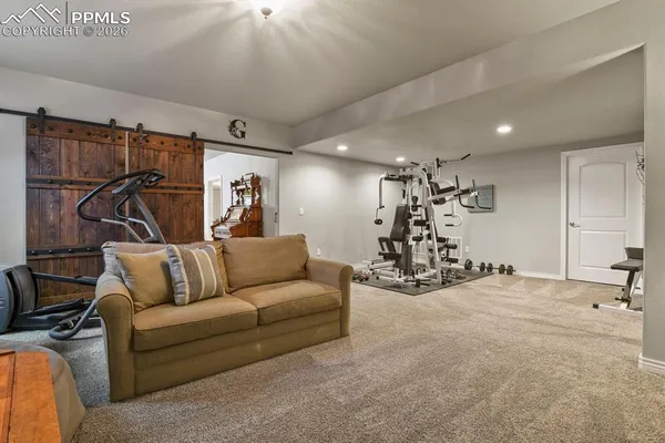 a view of a livingroom with furniture and a ceiling fan