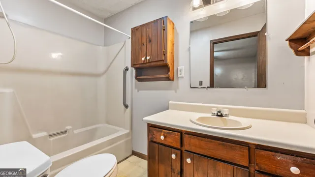 $300,000 | 163 Portland Circle, Aragon, GA 30104