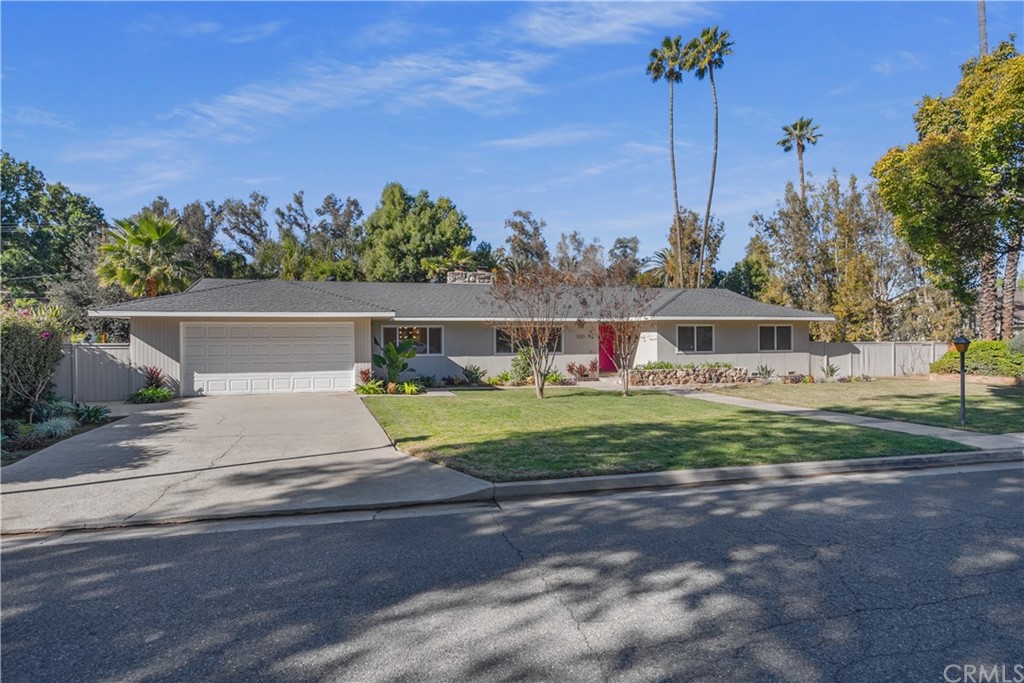 a view of a house with a yard and a fountain
