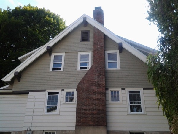 7 St Elmo Road Worcester, MA 01602 - Photo 3 of 17 a front view of a house with yard