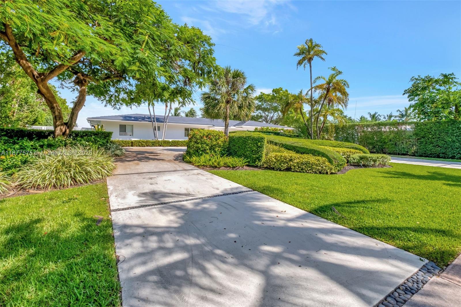 200 Harbor Drive Key Biscayne, FL 33149 - Photo 14 of 16 a view of a garden with a tree